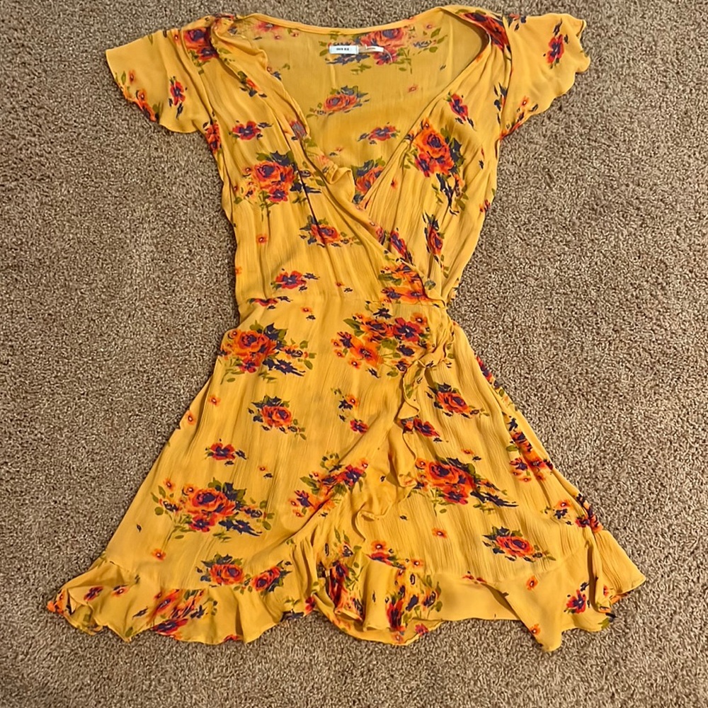 Kimchi Blue ruffle wrap around dress with cap sleeves!